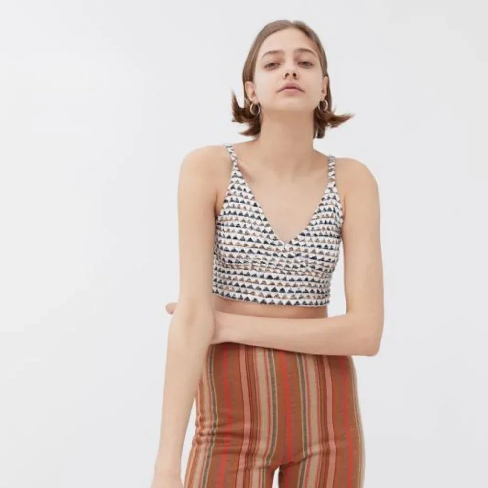 UO Louisa Jacquard Smocked Cropped Top - Picture 3 of 6